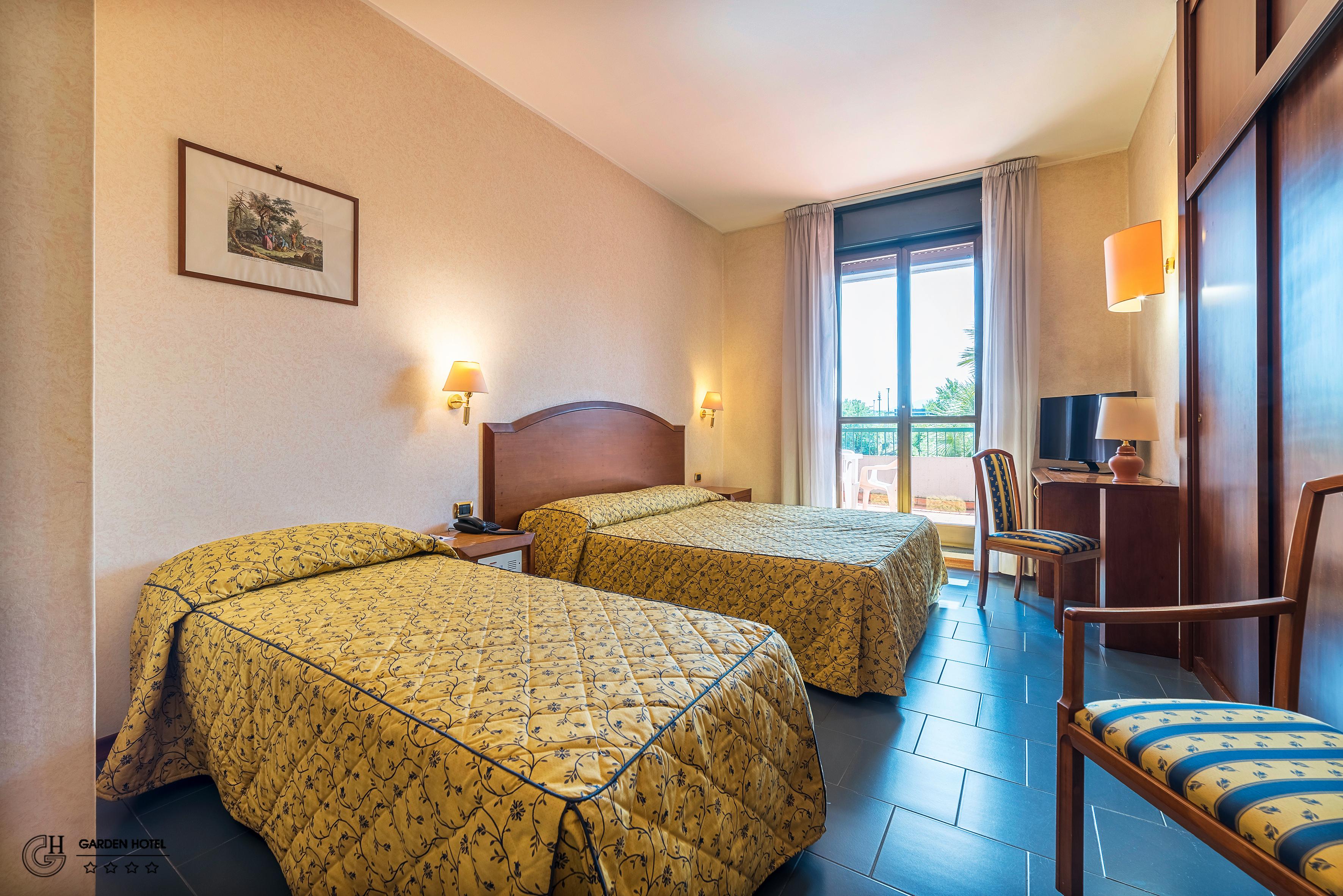 Hotel Garden Terni Bagian luar foto