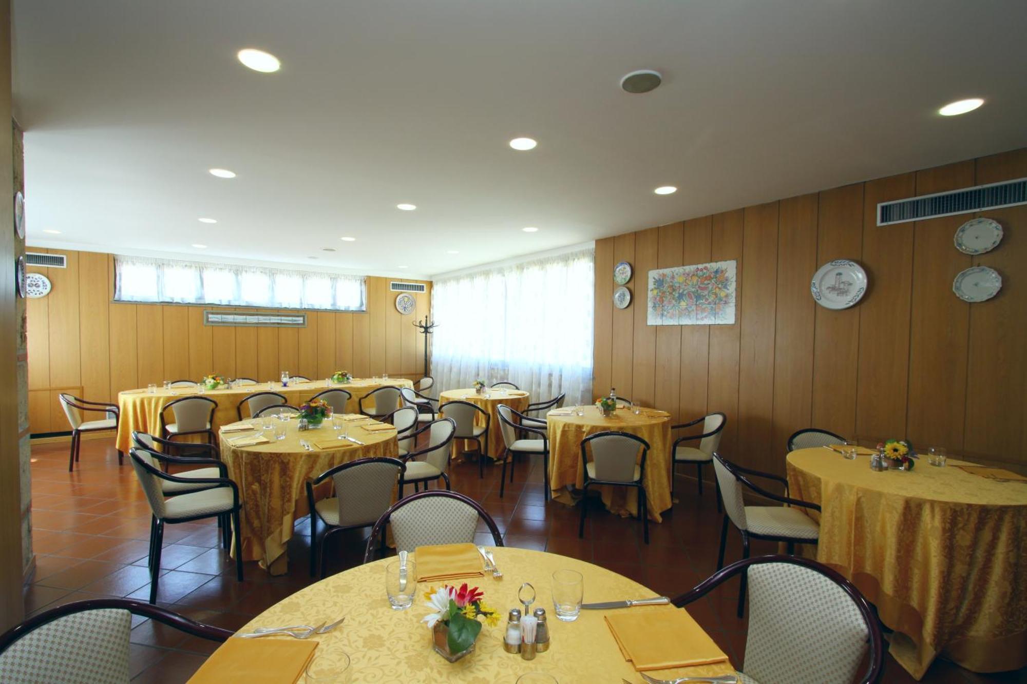 Hotel Garden Terni Bagian luar foto