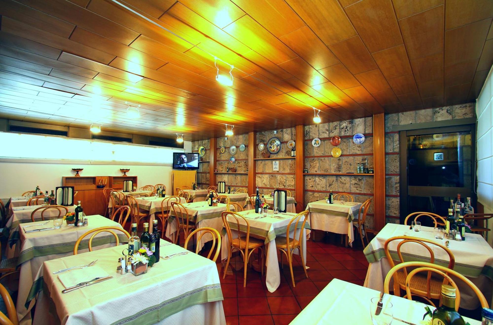 Hotel Garden Terni Bagian luar foto